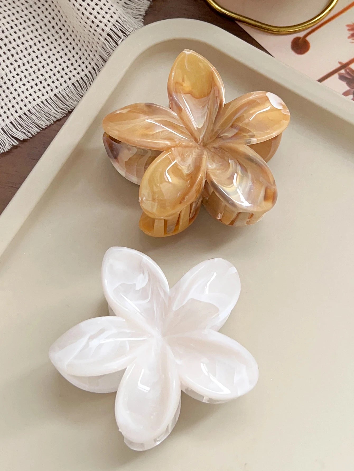 hawaiian flower claw clip